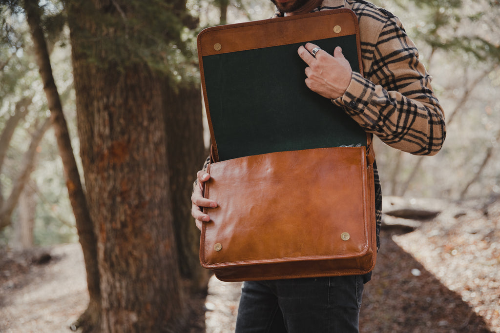 Canoe Kodiak Cowhide shops Leather Crossbody Messenger Clutch Bag