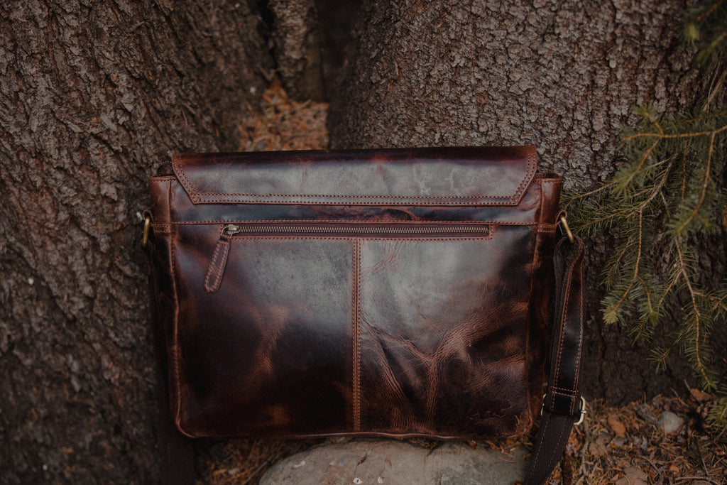 ★TOUT Y EST★ Legacy Messenger Bag Buffalo Blue UP123CBG21 Men's Leather Messenger Bag for a laptop | Pine Buffalo